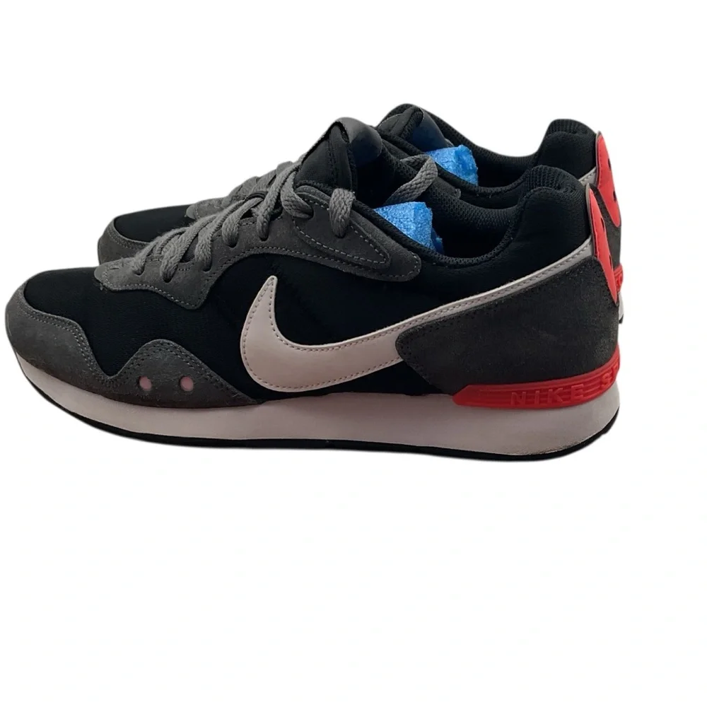 Nike venture runner Black‎ and Red Sneakers with Durable Sole size 8.5